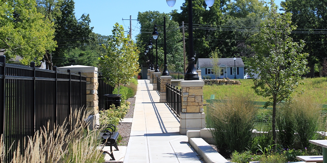 West Washington: North Side Walkway